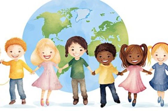 en gruppe barn som poserer for et bilde