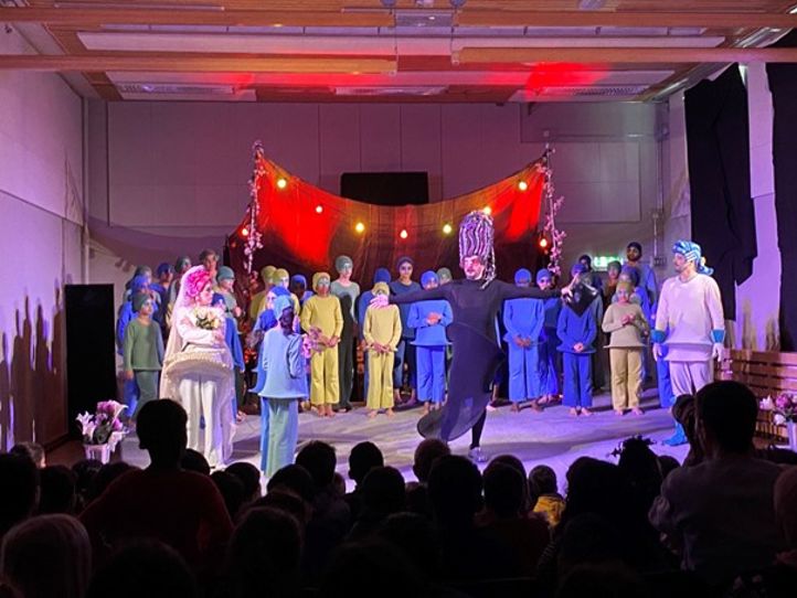 Med opera på timeplanen.